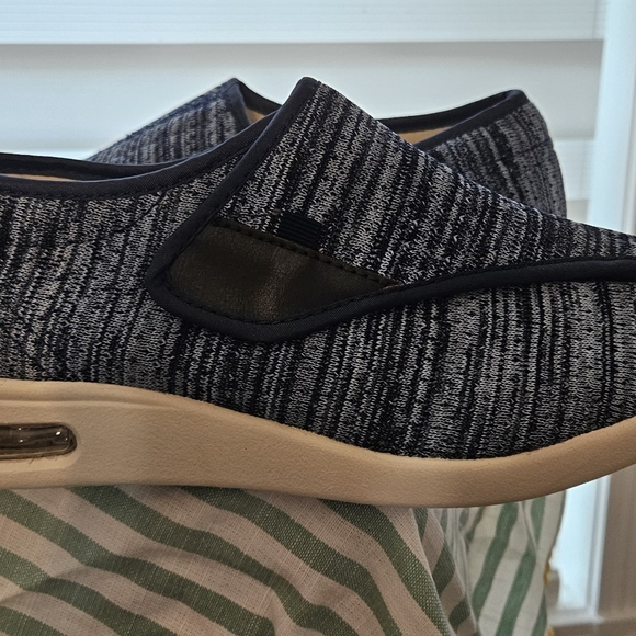 Youyun Orthopedic Slip On Shoes - Picture 2 of 10